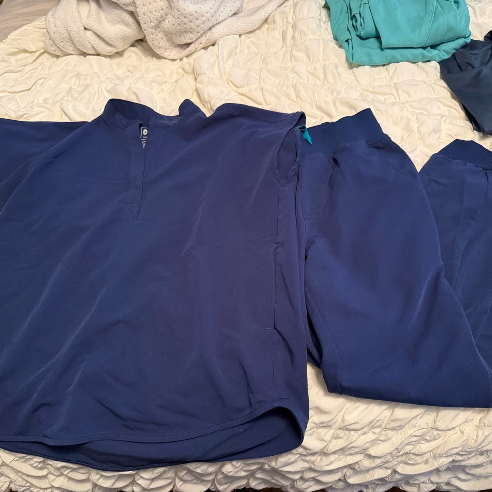 Figs Women's Blue Scrub Set XXS/P joggers are high rise